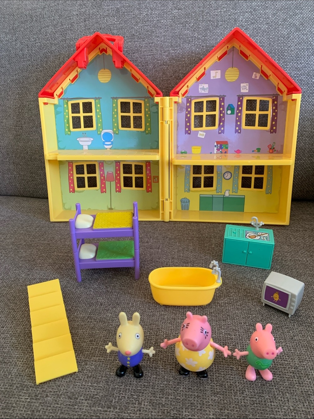 Peppa Pig Foldable Dollhouse Playset with Figures and Furniture